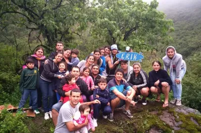 Construyeron una gruta en memoria del joven que murió haciendo longboard