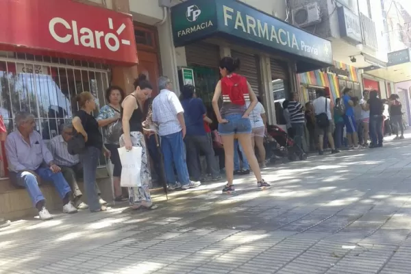 La metropolitana debutó con largas colas en la ciudad de Tafí viejo