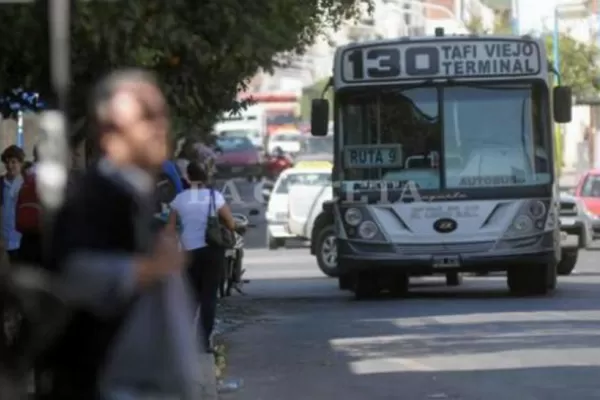 Desde ayer, cuesta más caro el boleto de los ómnibus interurbanos y la tarifa de taxis