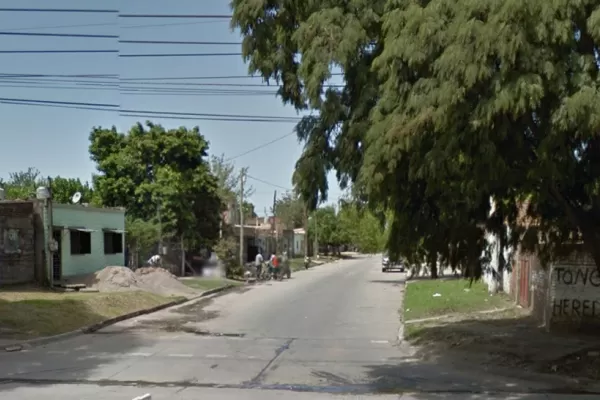 Asesinan a una mujer de un balazo en la cabeza en medio de un tiroteo, en La Bombilla