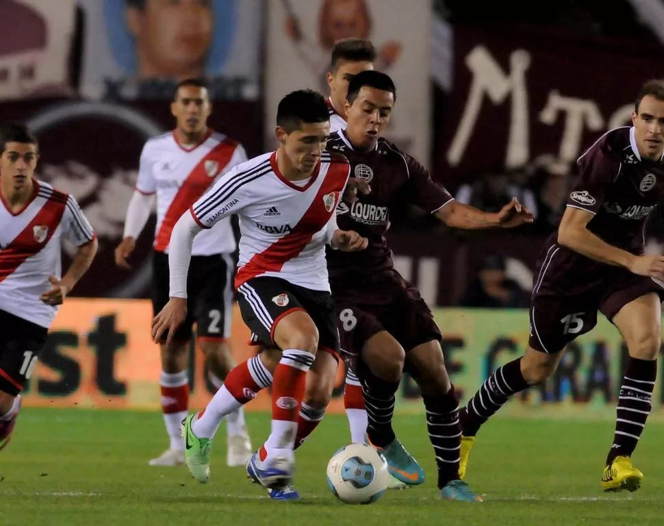 SU MEJOR MOMENTO. Kranevitter durante el partido contra Lanús, del torneo pasado. Antes de la lesión, el tucumano era casi una fija para ser convocado a la Selección.  