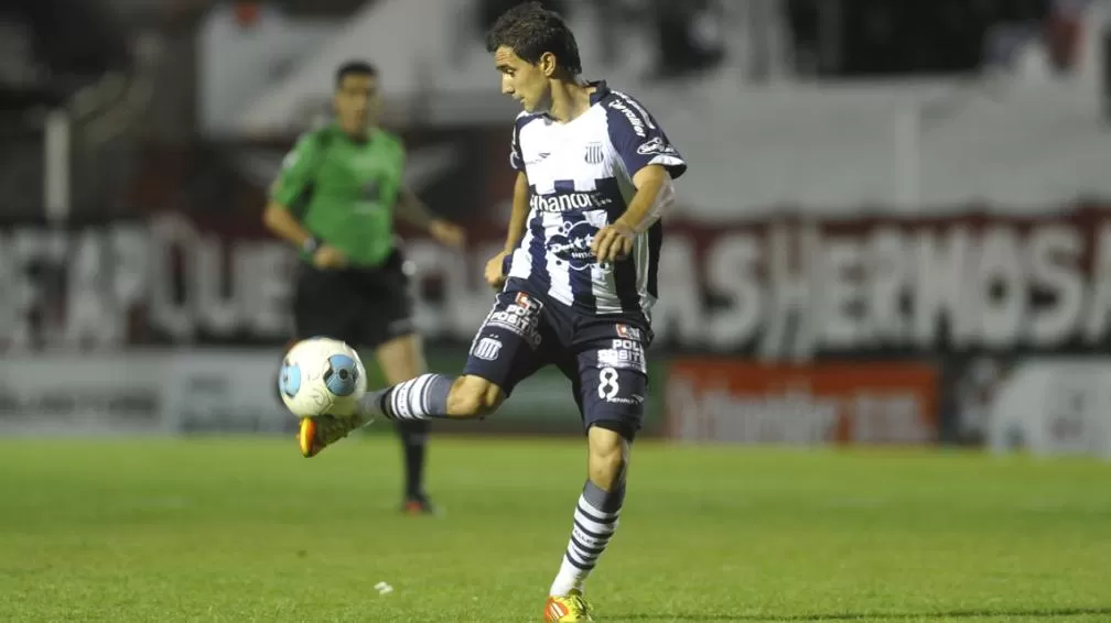 BUSCA UN TRUEQUE. Díaz es el emblema de Talleres y Atlético quiere sumarlo para pelear el ascenso a Primera. A cambio del enganche, ofreció a Gastón Giménez. FOTO DE lavoz.com.ar (ARCHIVO)