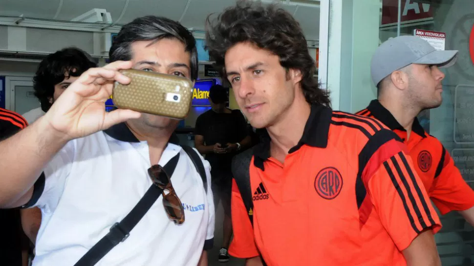 SOLICITADO. El mediocampista Pablo Aimar, de momento la única incorporación, fue la novedad en el primer entrenamiento que River Plate, último campeón de la Copa Sudamericana, realizó en Punta del Este, Uruguay, como parte de la pretemporada 2015.FOTO DE RIVERPLATE.COM