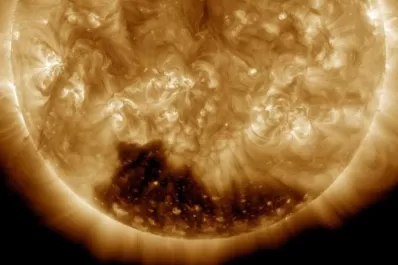 Descubren un nuevo y enorme agujero en la superficie del Sol