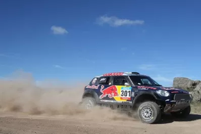 Orly Terranova volcó y perdió la punta en la general