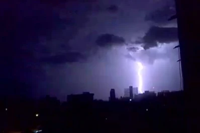 Los rayos iluminaron la noche tucumana