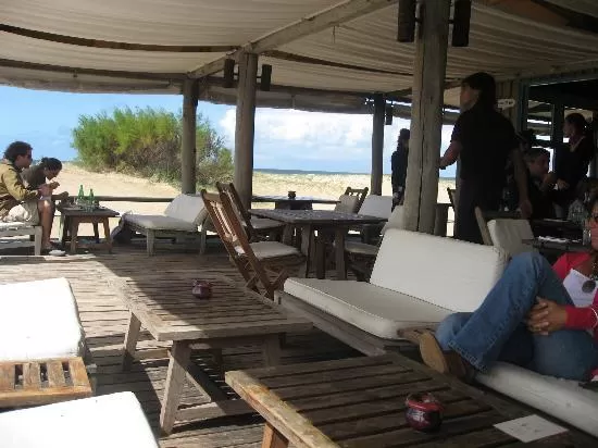 CLÁSICOS. Los paradores ofrecen la posibilidad de comer sin alejarse del mar, aunque no suelen ser baratos. 