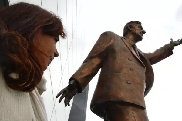 El Gobierno pagó casi 1 millón de pesos por la estatua de Kirchner