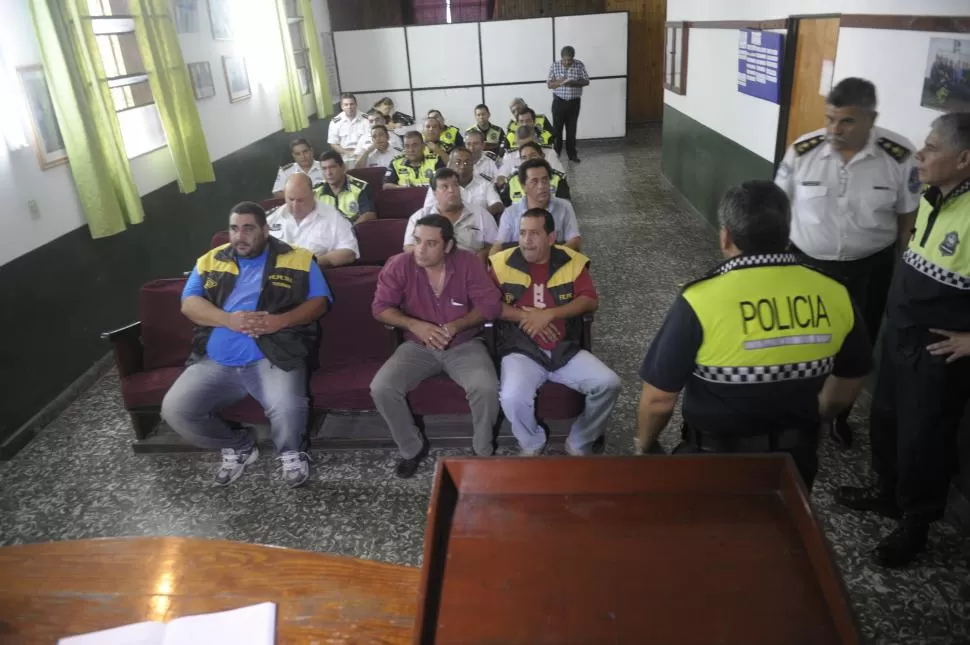 LA REUNIÓN. Estuvieron representantes de los peones de taxis y comisarios. la gaceta / foto de franco vera