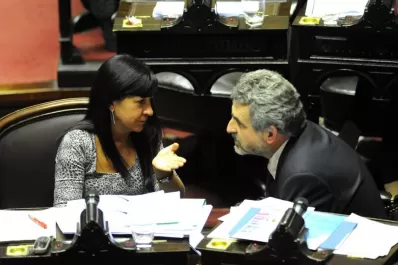 Acusan a Scioli de juntarse con quienes denigran a Cristina