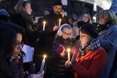 Miles de personas marchan en Francia para repudiar el ataque al semanario Charlie Hebdo