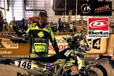 Chocó contra un caballo en su moto y se salvó