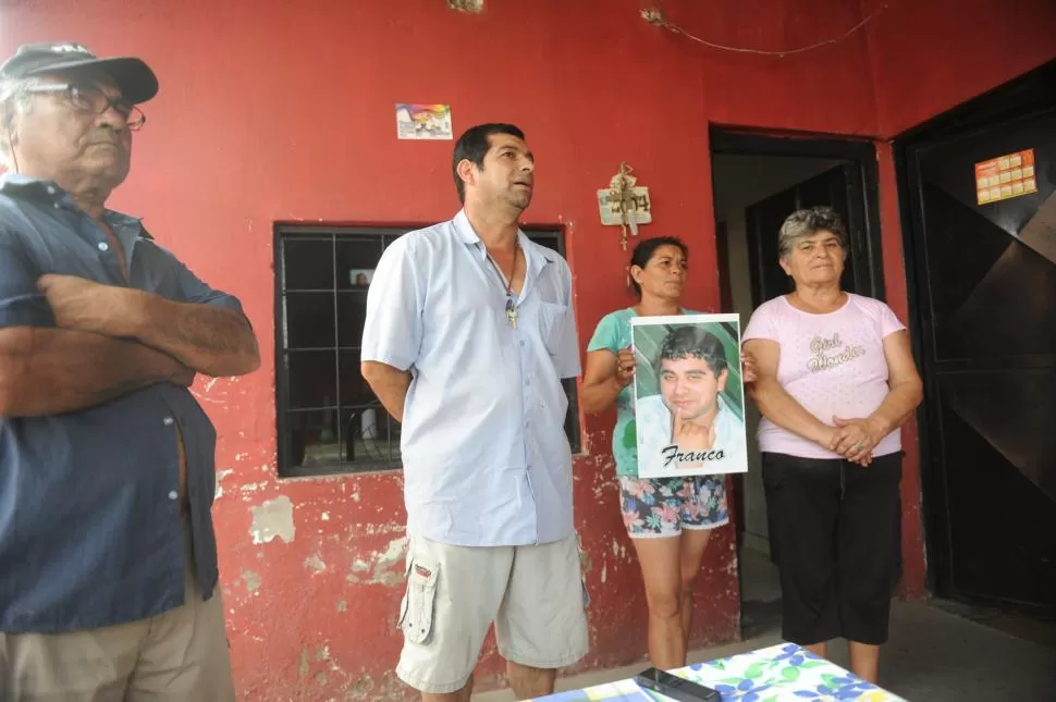 SIN RESIGNACIÓN. Los familiares de Franco Nuñez afirmaron que no piensan desistir de la búsqueda. la gaceta / foto de héctor peralta