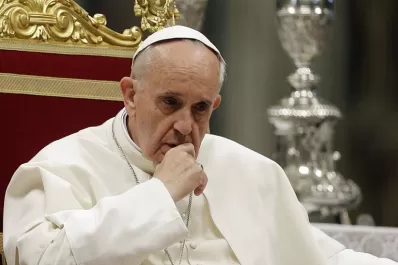 El Papa creó el hashtag #PrayersforParis para rezar por las víctimas del atentado a Charlie Hebdo
