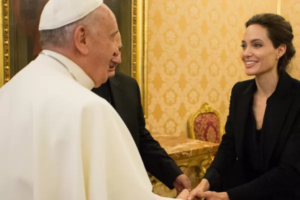 Angelina Jolie se reunió con el Papa Francisco