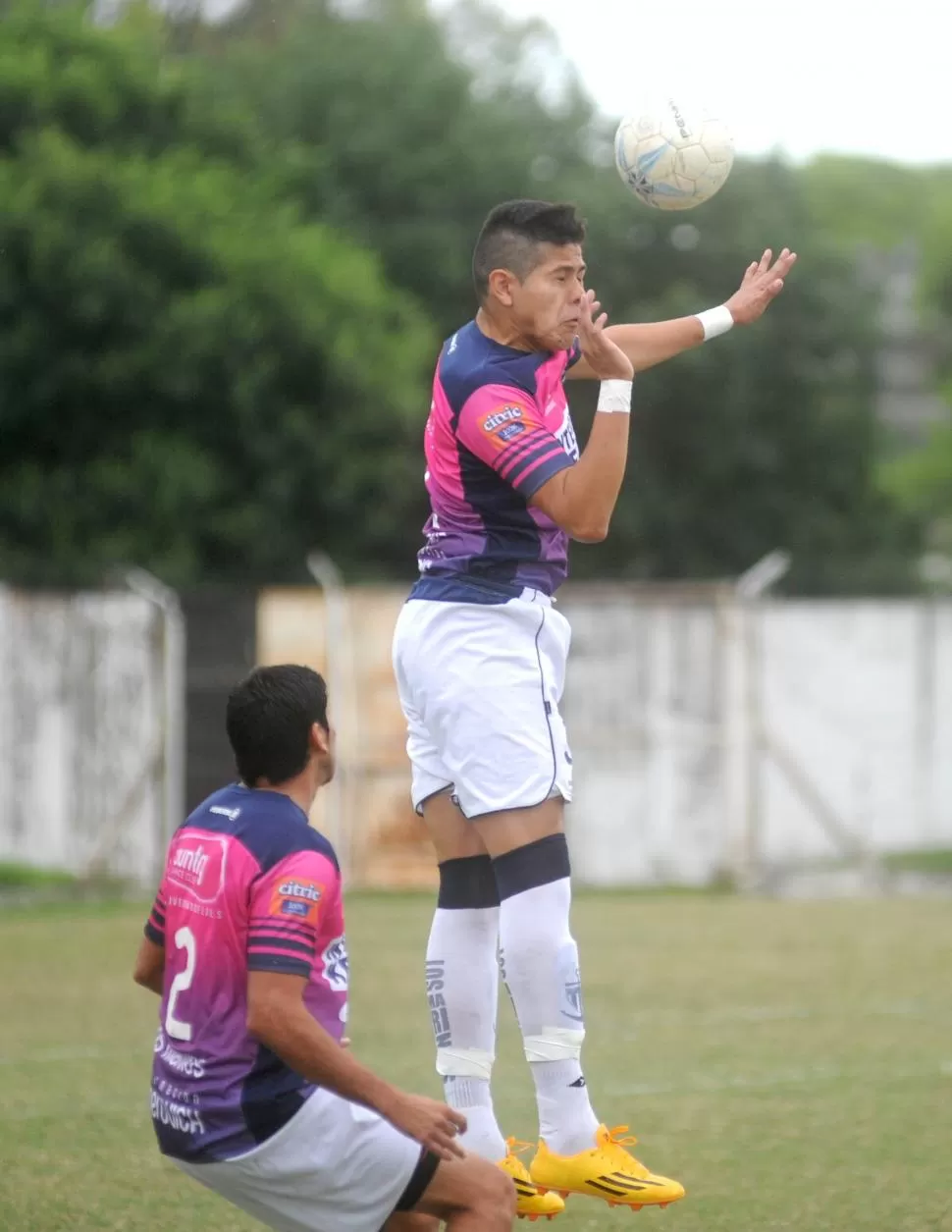 ALTURA. Bravo se caracteriza por su juego aéreo en ambos costados de la cancha. la gaceta / foto de antonio ferroni (archivo)