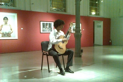 De Bach a Tárrega, y en gira con una banda indie