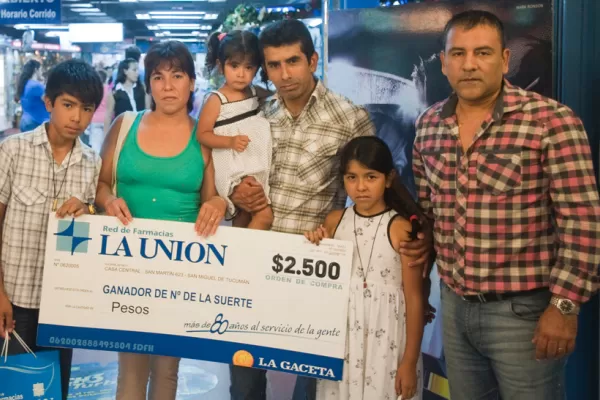 En la farmacia La Unión, Carmen eligió perfumes para toda la familia