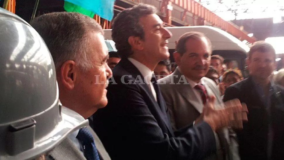 VISITA. Randazzo estuvo en Tafí Viejo en octubre de 2013, junto a Alperovich. ARCHIVO LA GACETA 