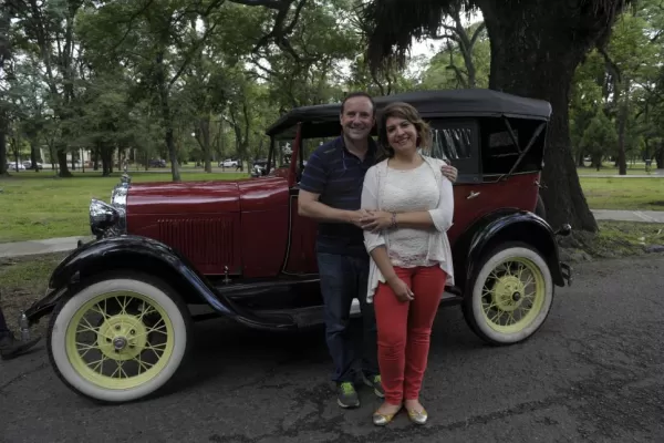 Mirta y Cristian viajarán 12.000 km en su máquina del tiempo