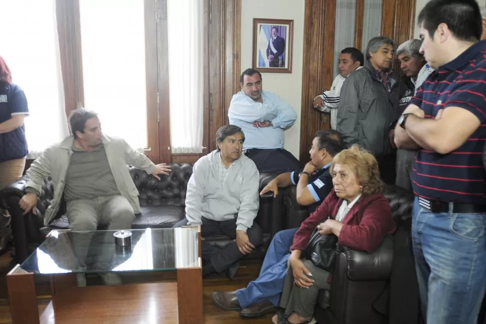 MANDA EL BOLSILLO. Los representantes de gremios estatales buscarán definir cuanto antes la nueva grilla salarial. la gaceta / foto de analía jaramillo (archivo)