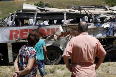 Desbarrancó un colectivo que partió de Posadas a Florianópolis: hay nueve muertos