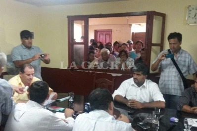 Salta: La sesión para suspender a Mazzone pasó a cuarto intermedio