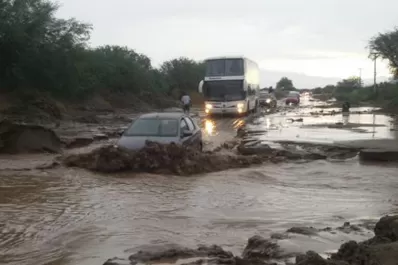 La lluvia y el barro impidieron circular por la ruta 40, en los Valles