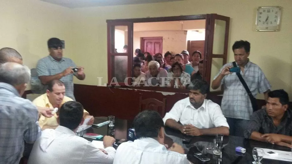 Salta: La sesión para suspender a Mazzone pasó a cuarto intermedio