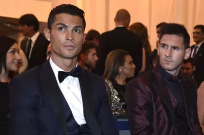 Balón de Oro 2014: Messi y Ronaldo, pillados mirando a una futbolista hot