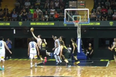 Peñarol ganó sobre la chicharra con un doble imposible de espaldas