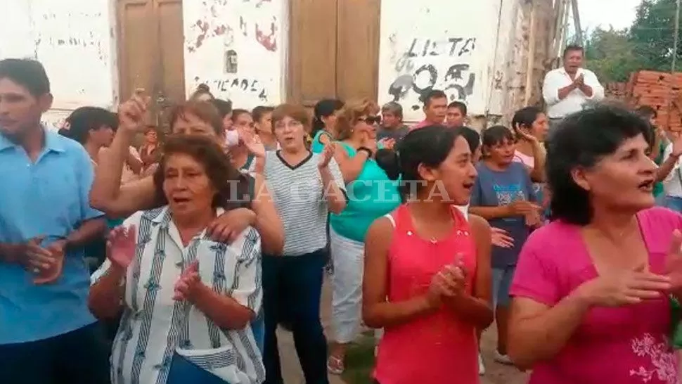 APOYO. Los vecinos de El Bordo volvieron a expresar su apoyo al intendente Mazzone. CAPTURA DE PANTALLA.