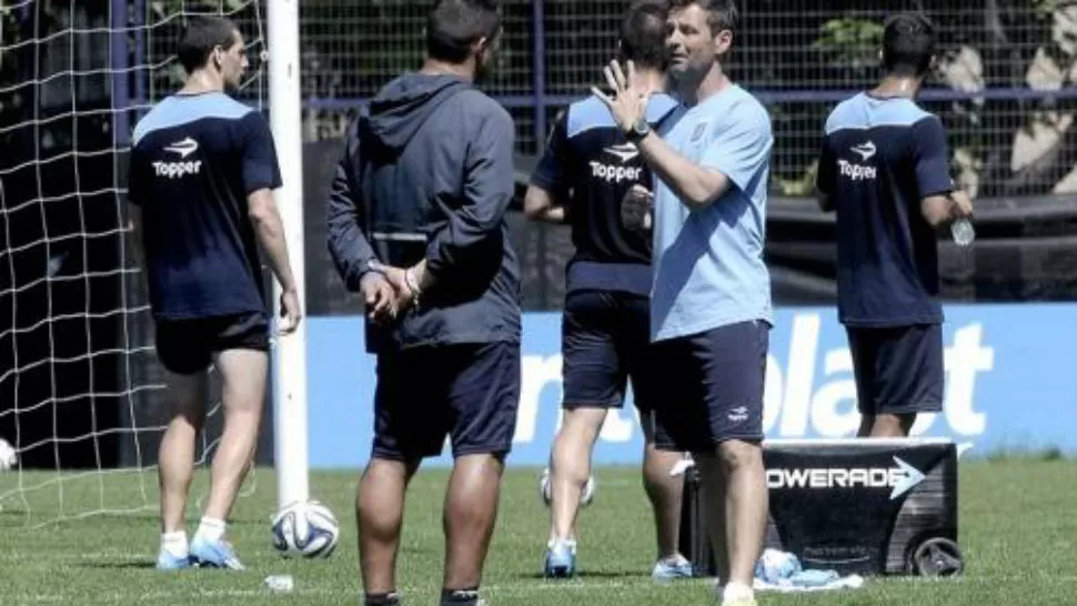 PREPARÁNDOSE PARA EL CLÁSICO. Diego Cocca no se guardará nada para enfrentar al xeneize.
FOTO DE TÉLAM