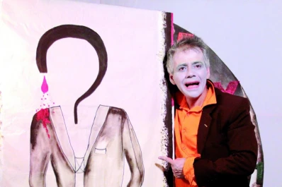 Llega un espíritu que cuestiona la frivolidad