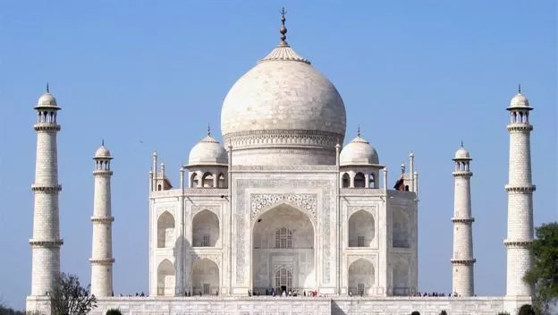 MONUMENTO DE LA INDIA. El Taj Majal fue construido entre 1632 y 1654. history.com