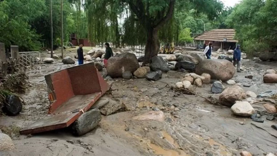 TRAGEDIA. El 23 de enero de 2014, el río Ambato se desbordó sobre la villa turistica de El Rodeo. FOTO DE FACEBOOK / JUSTICIA PARA EL RODEO