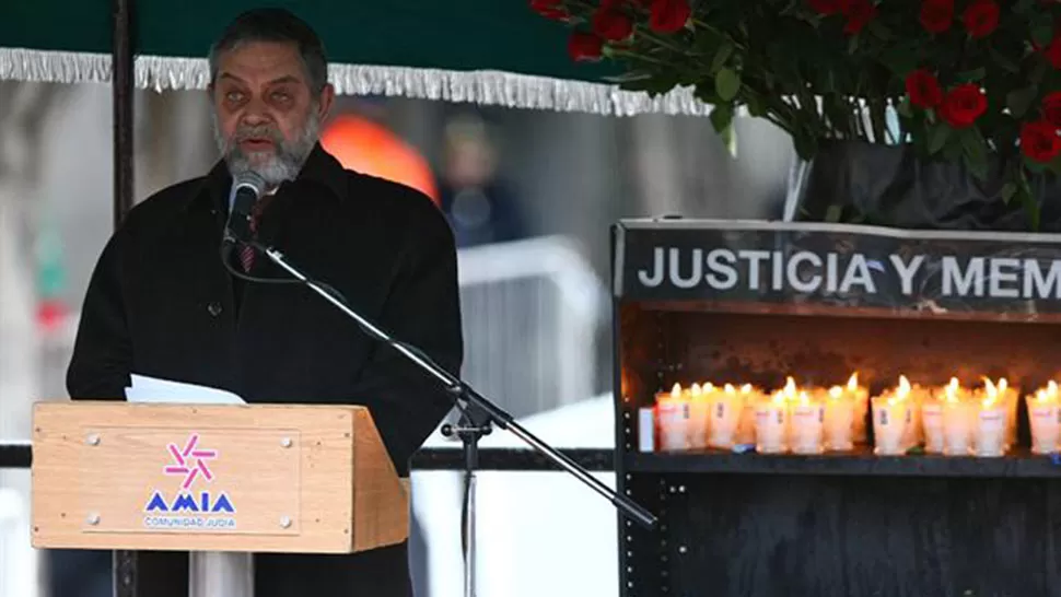 RECLAMO. Jmlentizky durante uno de los actos de conmemoración del atentado. 