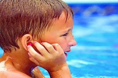 A cuidarse de las otitis en las piletas