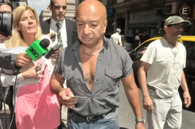 La puerta de servicio al departamento de Nisman estaba abierta, afirma el cerrajero