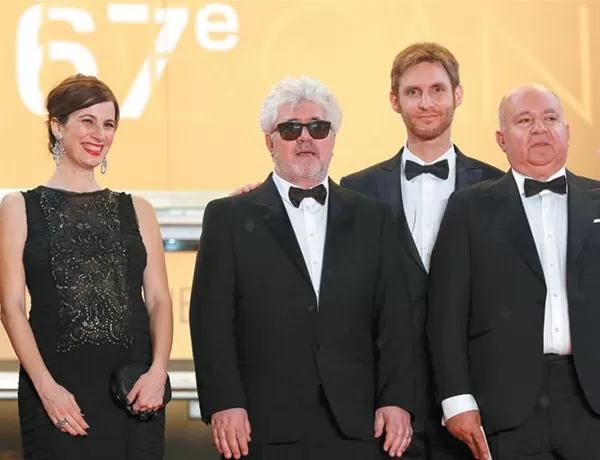 TRÍO. Szifrón asistió a Cannes flanqueado por los hermanos Almodóvar. listindiario.com