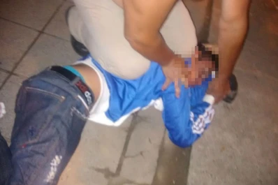 Vecinos redujeron a un ladrón que le robó y le pegó a una mujer
