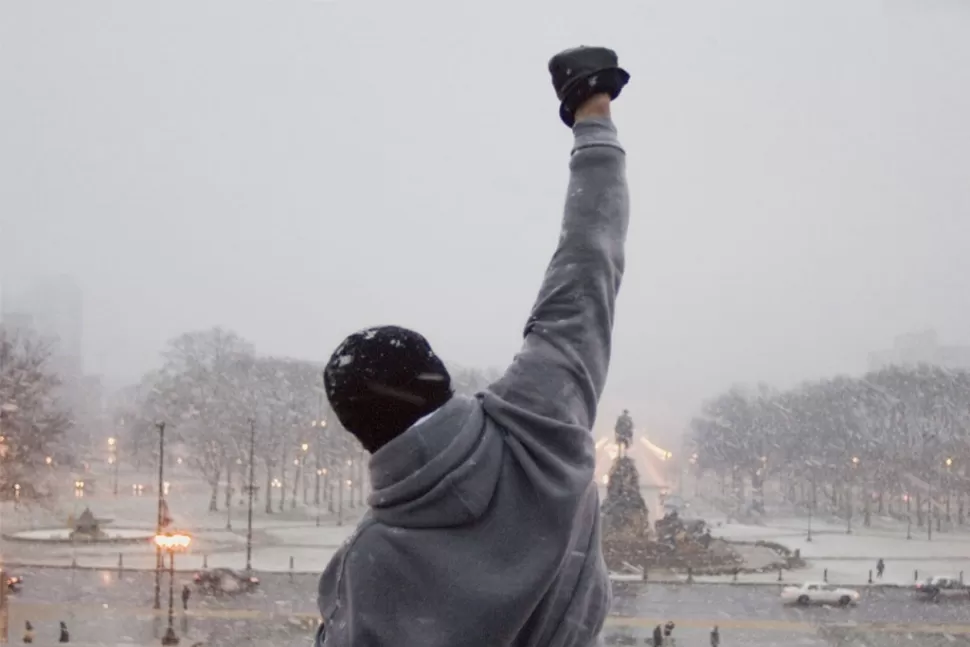 Suben los escalones de Rocky Balboa y se encuentran con Sylvester Stallone