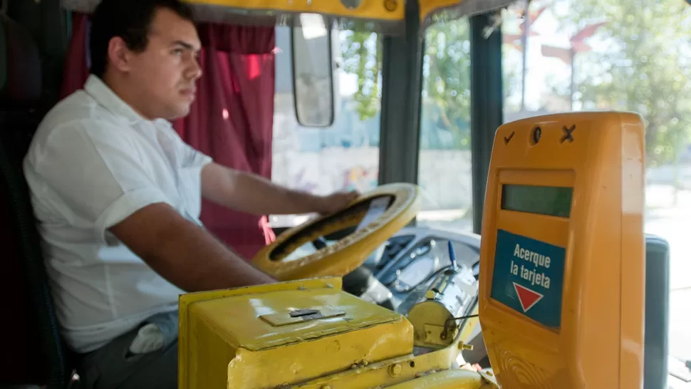 NUEVAS TARIFAS. Los abonos se pueden tramitar en las empresas de transporte urbano. ARCHIVO LA GACETA / FOTO DE INÉS QUINTEROS ORIO
