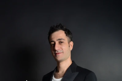 Lonya, lujo de una fiesta para fans de la electrónica