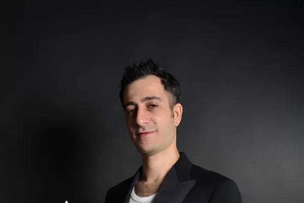 Lonya, lujo de una fiesta para fans de la electrónica