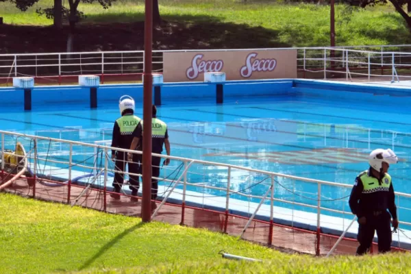 Encontraron muerto a un adolescente en la pileta de San Martín