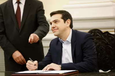Tsipras juró y se alió con la derecha griega