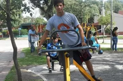 Cada vez más gente concurre a los gimnasios a cielo abierto de Tafí Viejo