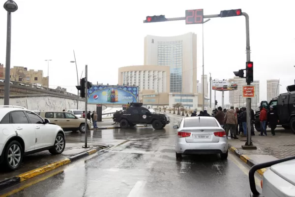 Militantes de Estado Islámico atacaron un hotel en Libia, mataron a guardias y tomaron rehenes