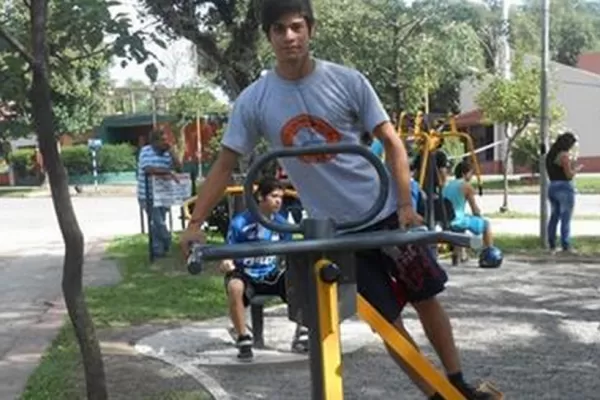 Cada vez más gente concurre a los gimnasios a cielo abierto de Tafí Viejo